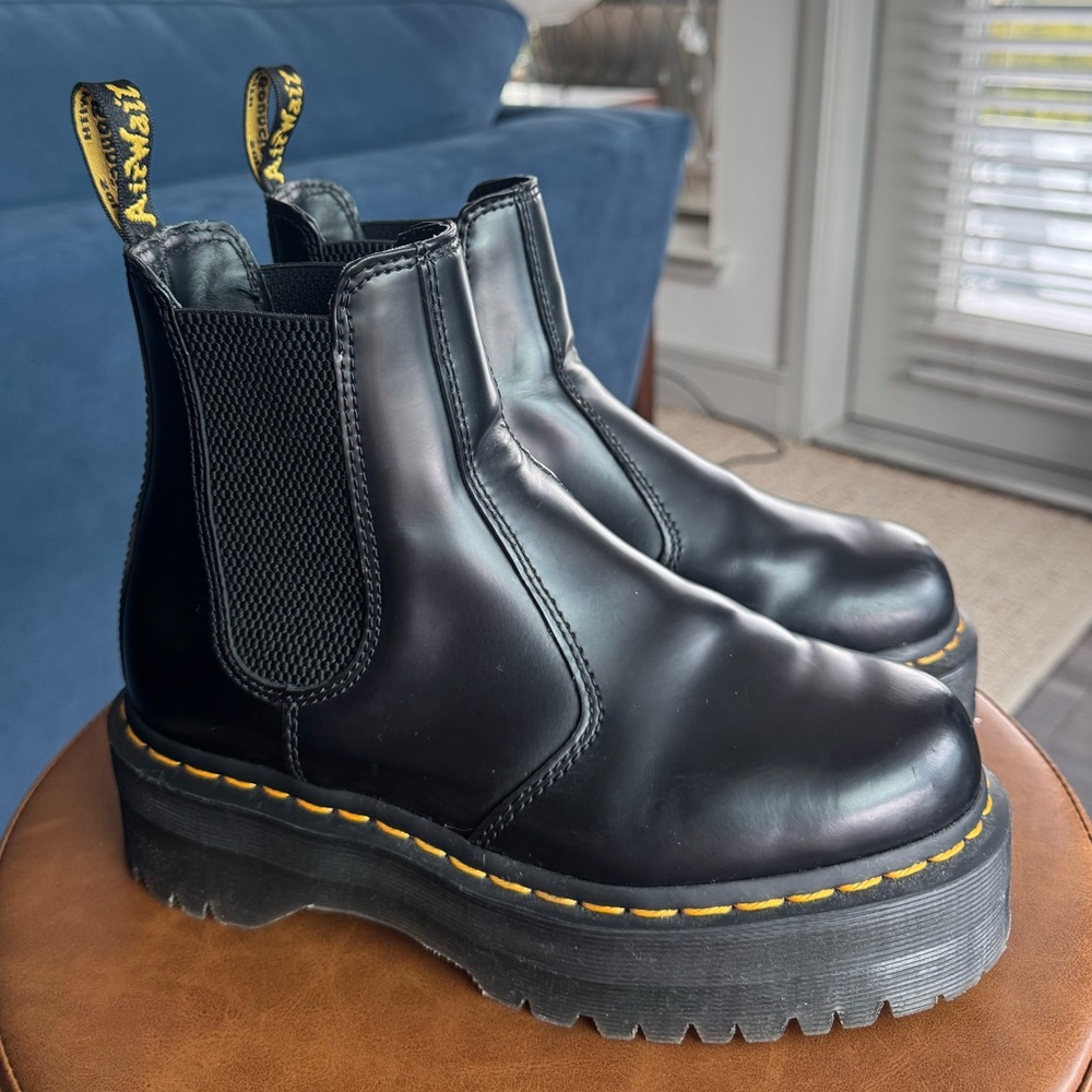 SALE*Dr. Martens Black Leather Platform Chelsea Boots size 6 US (Women) 5 US (M)